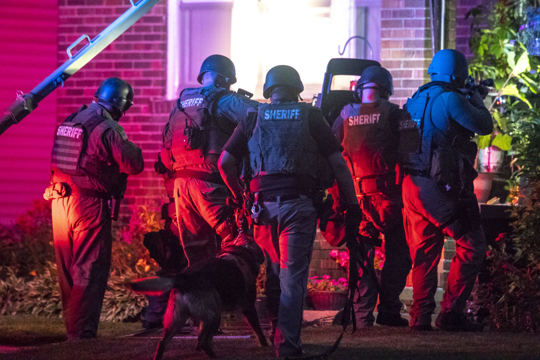 062318-qct-police-standoff-002